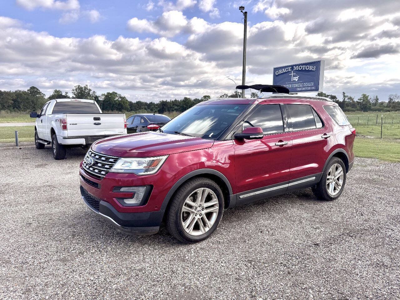 Used 2017 Ford Explorer Limited w/ Equipment Group 301A FWD image 2