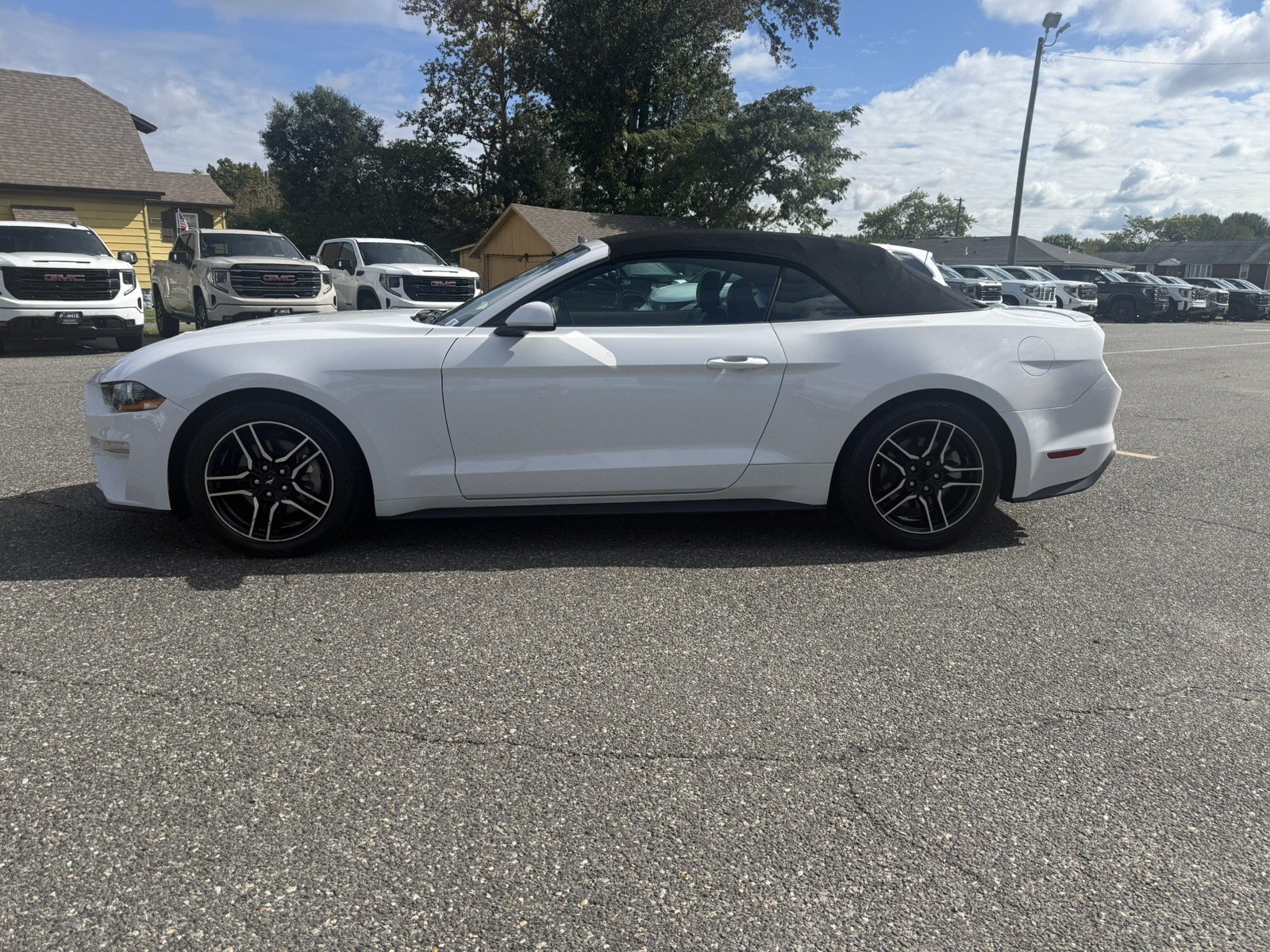 Used 2022 Ford Mustang Premium RWD image 6