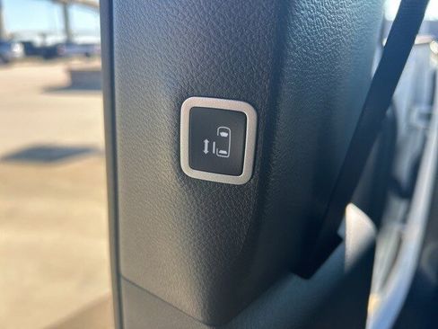 New 2026 Chrysler Pacifica Select image 41