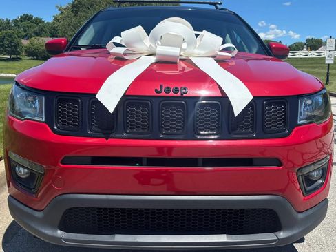 Used 2018 Jeep Compass Latitude w/ Popular Equipment Group FWD image 2