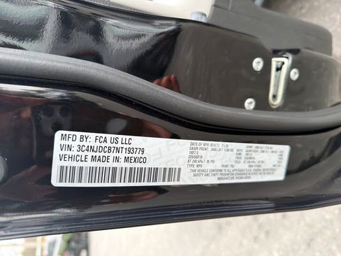 Certified 2022 Jeep Compass Limited image 27