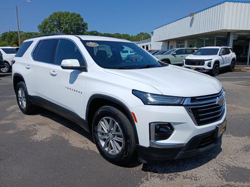 Used 2023 Chevrolet Traverse LT FWD image 9
