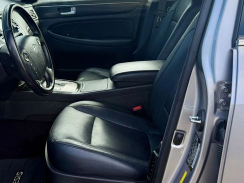 Used 2012 Hyundai Genesis 3.8 w/ Premium Pkg image 11