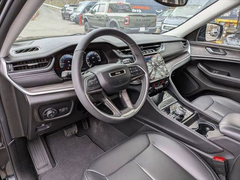 Used 2024 Jeep Grand Cherokee Limited AWD/4WD image 13