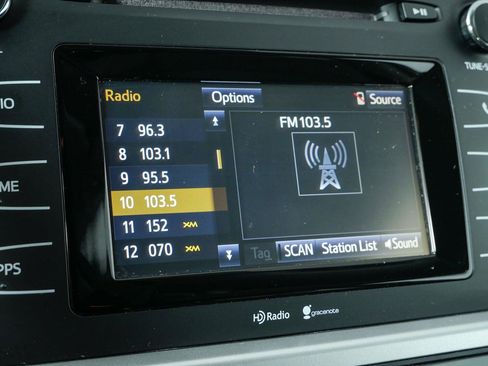 Used 2015 Toyota Highlander Plus FWD image 13