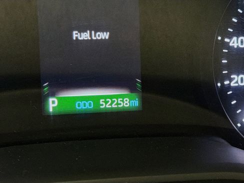 Used 2024 Toyota Sienna LE FWD image 8