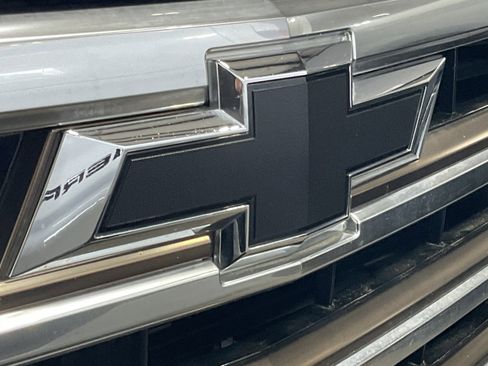 Used 2022 Chevrolet Silverado 1500 High Country w/ High Country Premium Package AWD/4WD image 6