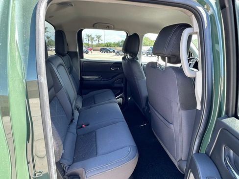 Used 2025 Nissan Frontier SV RWD image 17