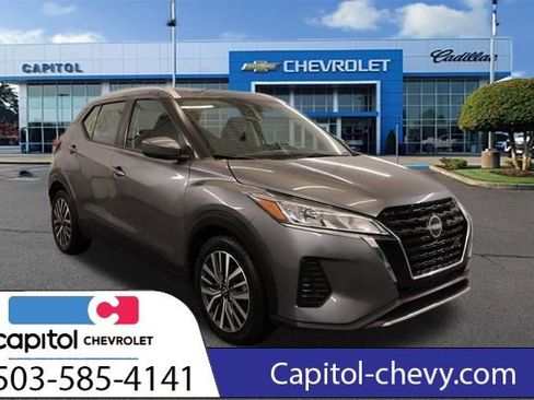 Used 2024 Nissan Kicks SV image 1