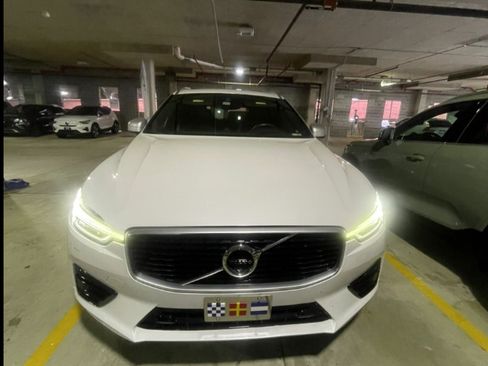 Used 2018 Volvo XC60 T8 R-Design w/ Convenience Package AWD/4WD image 8
