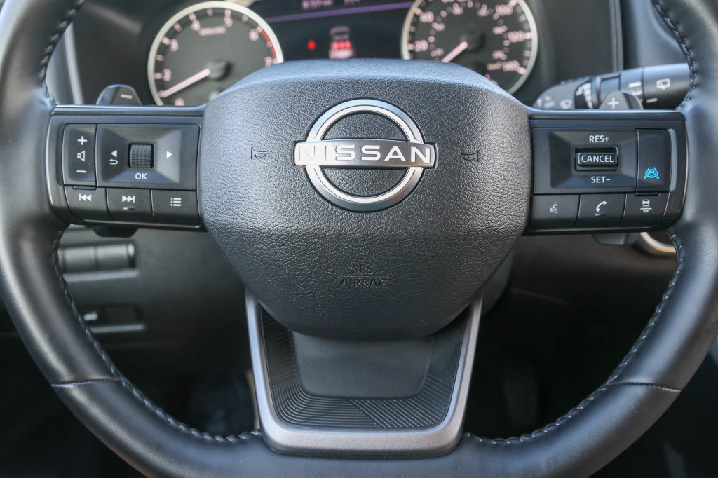 Used 2025 Nissan Rogue SV FWD image 24