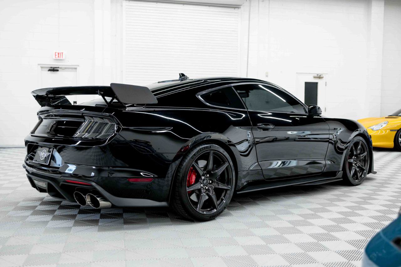 Used 2021 Ford Mustang Shelby GT500 w/ Carbon Fiber Track Pack RWD image 8