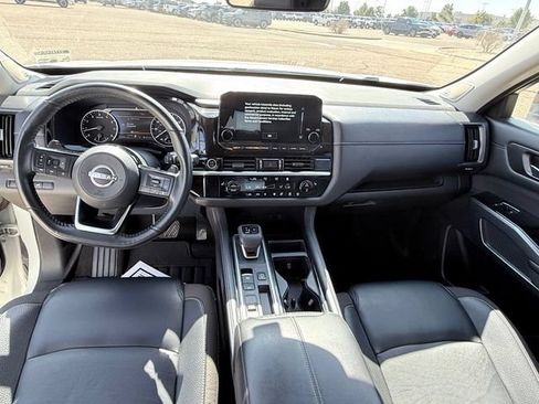 Used 2024 Nissan Pathfinder SL w/ SL Premium Package FWD image 17