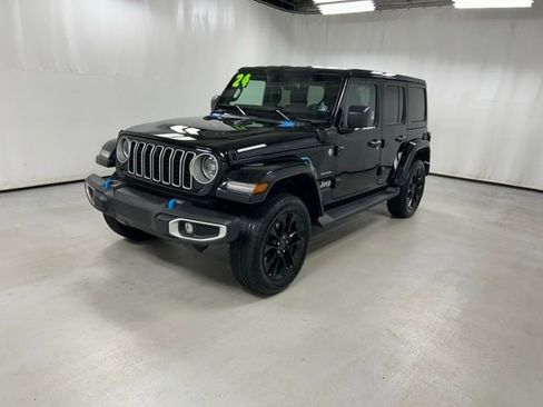 Used 2024 Jeep Wrangler Unlimited Sahara w/ Technology Group image 2