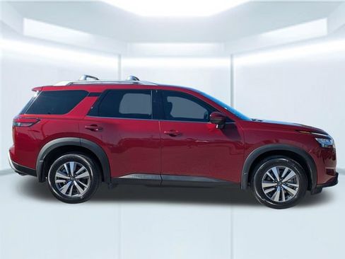 Used 2024 Nissan Pathfinder SL AWD/4WD image 7