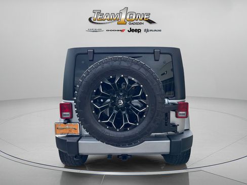 Used 2018 Jeep Wrangler Unlimited Sahara w/ Connectivity Group AWD/4WD image 7
