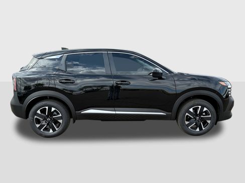 New 2025 Nissan Kicks SV image 8