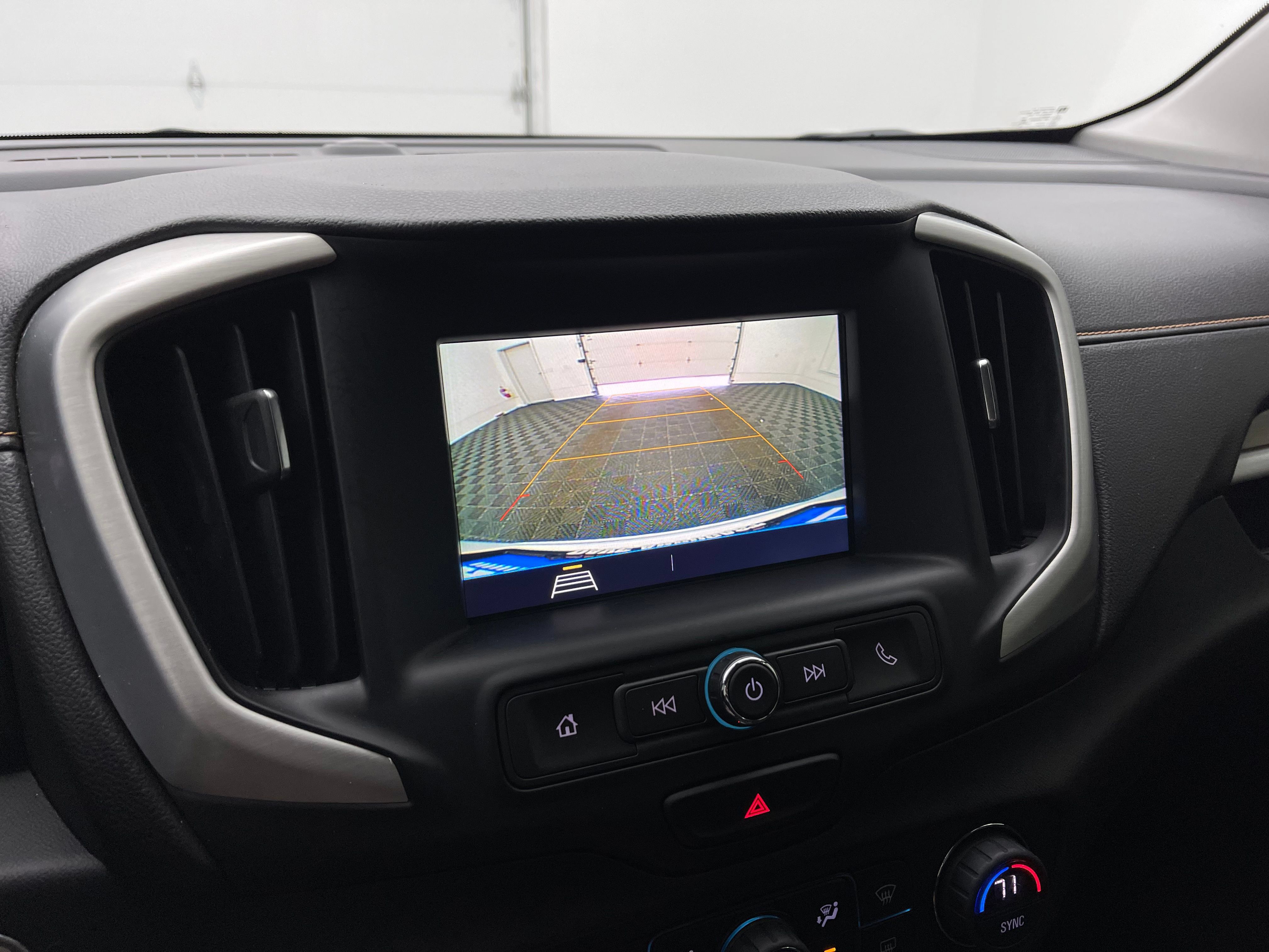Used 2018 GMC Terrain SLE w/ Driver Convenience Package FWD image 4