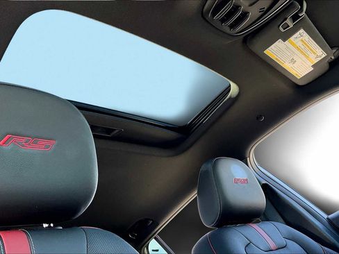 Used 2025 Chevrolet Trax RS w/ Sunroof Package FWD image 13