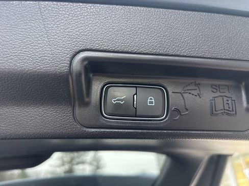 Used 2021 Ford Explorer XLT w/ Equipment Group 202A image 43