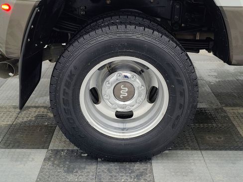 Used 2017 Ford F350 King Ranch w/ FX4 Off-Road Package image 18