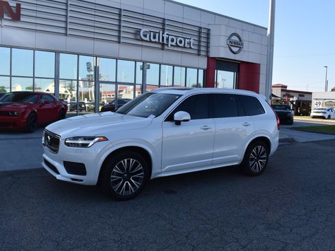 Used 2021 Volvo XC90 T5 Momentum w/ Protection Package Premier FWD image 2