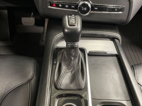 Used 2022 Volvo XC90 T5 Momentum image 28