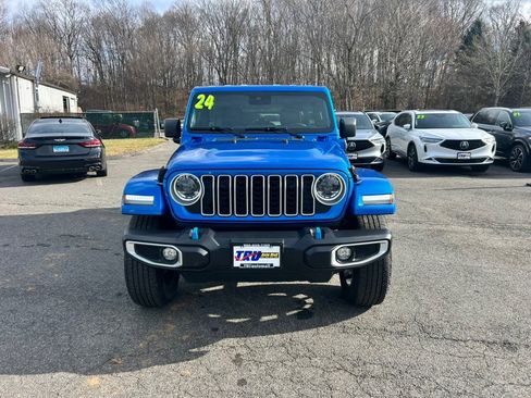 Used 2024 Jeep Wrangler Sahara image 9