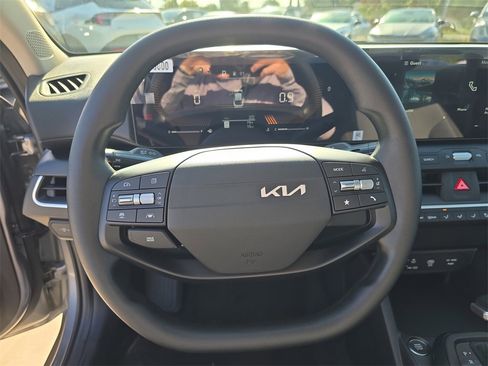 New 2025 Kia K4 LXS image 31