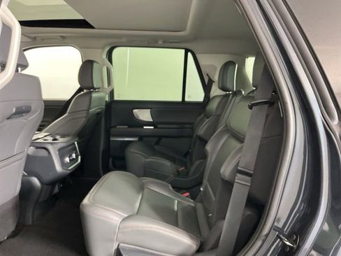 Used 2025 Ford Expedition Active AWD/4WD image 29