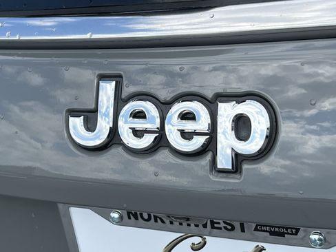 Used 2023 Jeep Compass Latitude AWD/4WD image 8