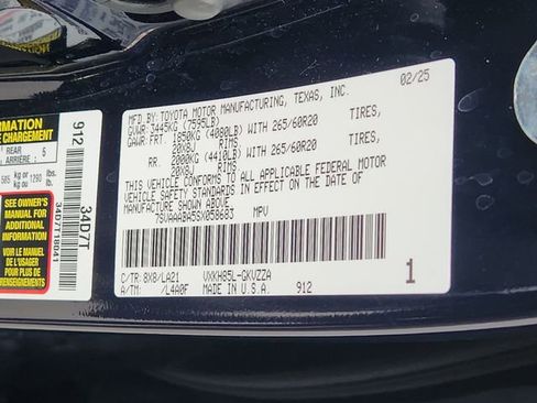 Used 2025 Toyota Sequoia Platinum image 35