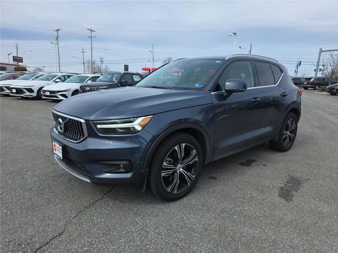 Used 2021 Volvo XC40 T5 Inscription w/ Advanced Package image 9