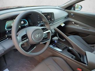 New 2026 Hyundai Elantra SE video 3