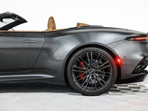 Used 2021 Aston Martin DBS Superleggera Volante image 16