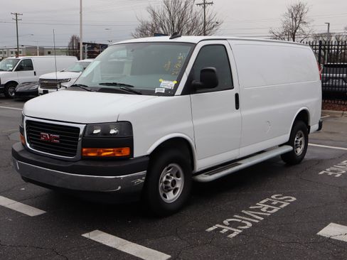 Used 2024 GMC Savana 2500 w/ Driver Convenience Package image 5