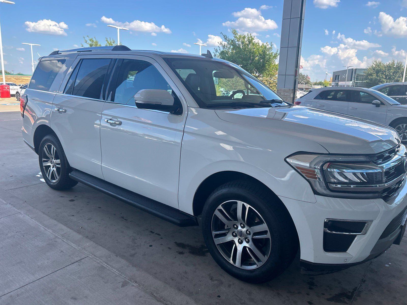 Used 2024 Ford Expedition Limited RWD image 4