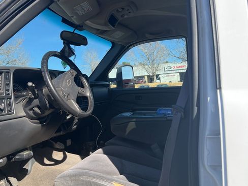 Used 2007 Chevrolet Silverado 2500 LT w/ Skid Plate Package image 10