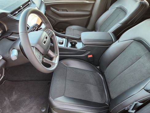 New 2026 Jeep Grand Cherokee L 2WD image 12