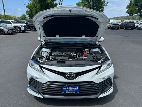 Used 2021 Toyota Camry XLE FWD image 4