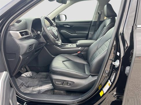 Used 2024 Toyota Highlander XLE image 22