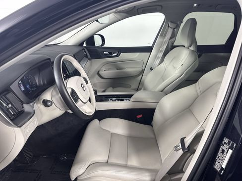 Used 2019 Volvo XC60 T6 Momentum w/ Multimedia Package AWD/4WD image 26