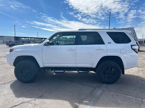 Used 2017 Toyota 4Runner SR5 image 7
