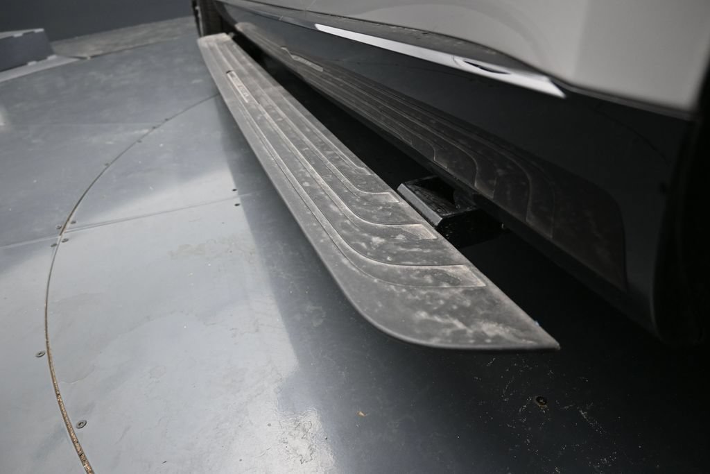 Used 2025 Land Rover Range Rover SV AWD/4WD image 20