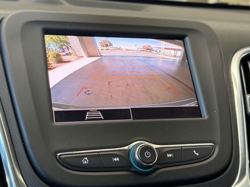 Used 2024 Chevrolet Equinox LT FWD image 21
