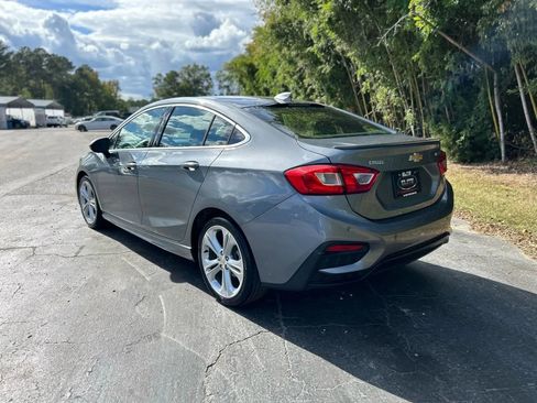 Used 2018 Chevrolet Cruze Premier w/ RS Package image 9