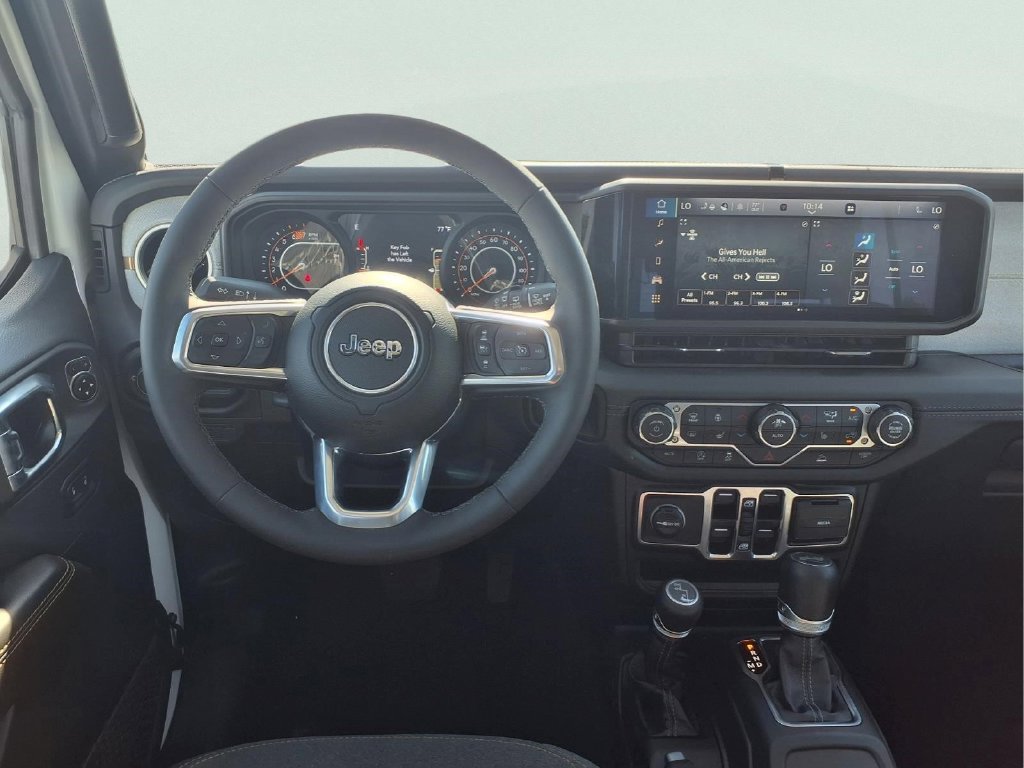 Used 2026 Jeep Wrangler Unlimited Sahara AWD/4WD image 4