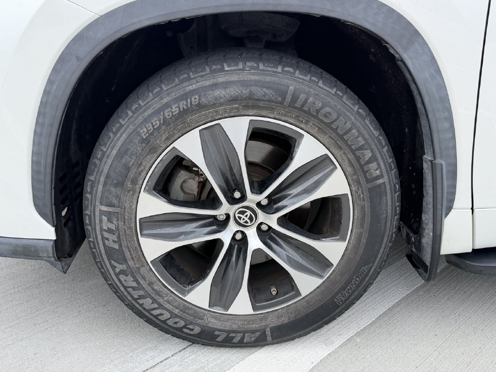 Used 2020 Toyota Highlander XLE FWD image 9