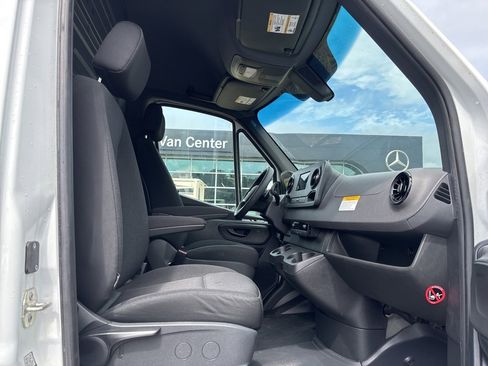 Used 2024 Mercedes-Benz Sprinter 2500 image 32