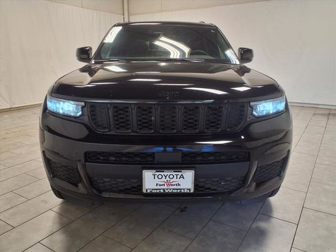 Used 2025 Jeep Grand Cherokee L Altitude image 2